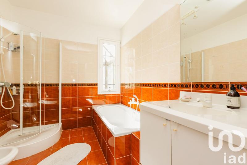 Maison - 210 m² - 8 pièces