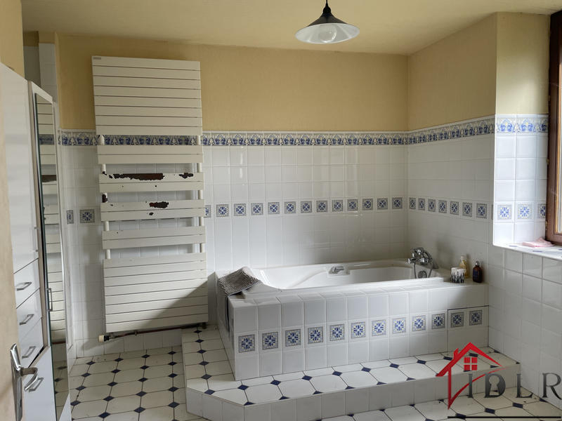 Maison - 250 m² - 7 pièces