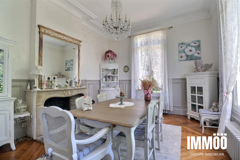 Maison - 265 m² - 6 pièces