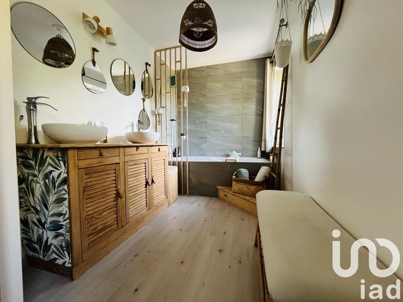 Maison - 180 m² - 8 pièces