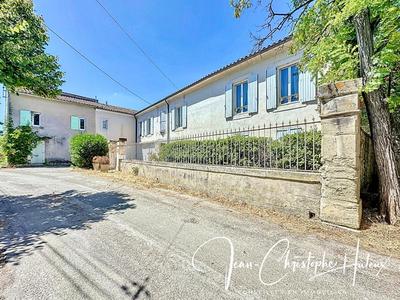 Maison - 418 m² - 18 pièces