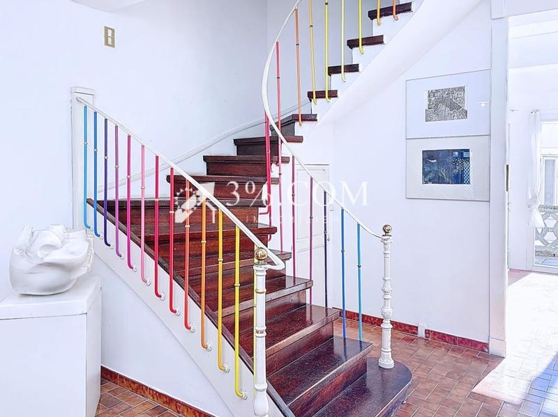 Maison - 215 m² - 8 pièces