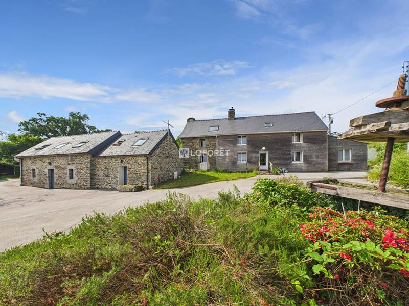 Maison - 342 m² - 12 pièces