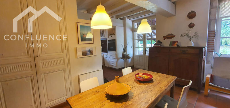 Demeure - 270 m² - 9 pièces