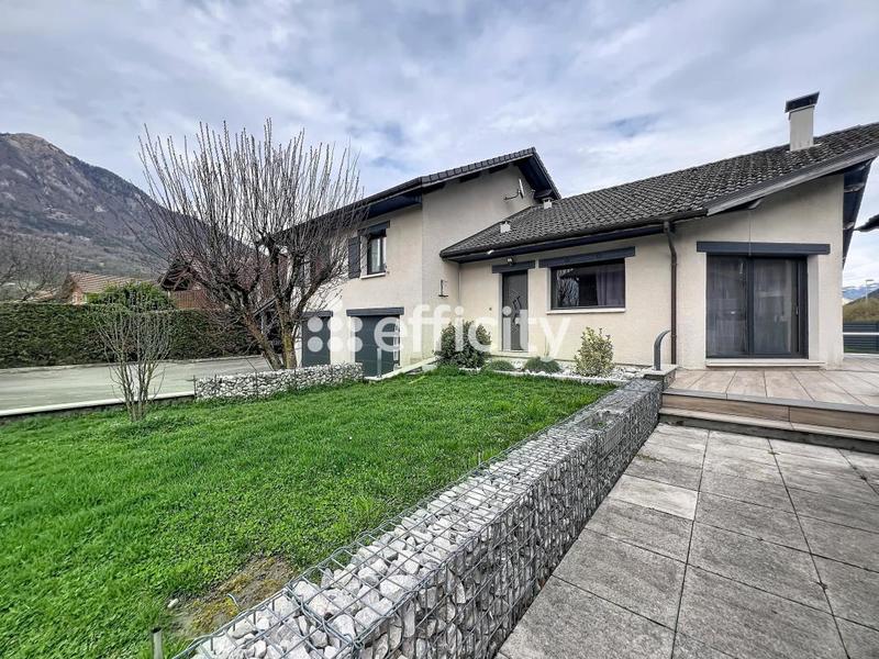 Maison - 180 m² - 5 pièces