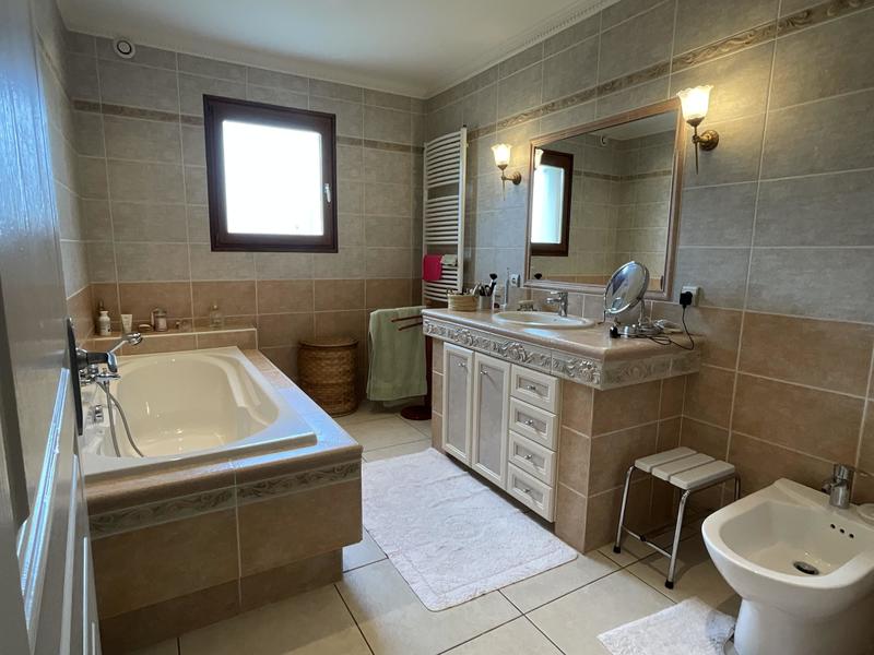 Maison - 238 m² - 5 pièces