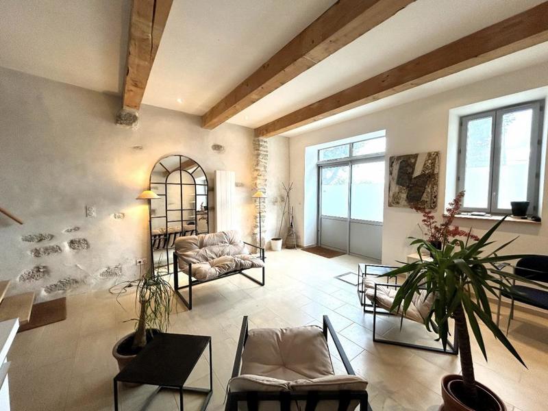 Demeure - 205 m² - 6 pièces