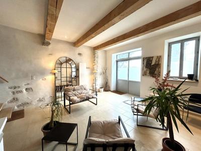 Demeure - 205 m² - 6 pièces