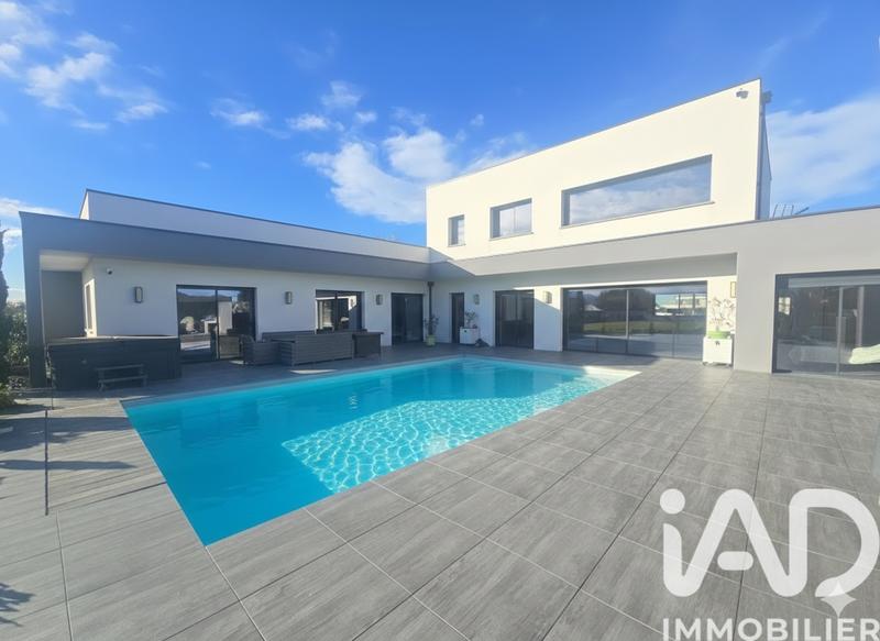 Maison - 244 m² - 6 pièces