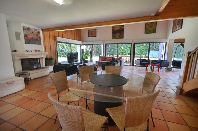 Maison - 318 m² - 12 pièces