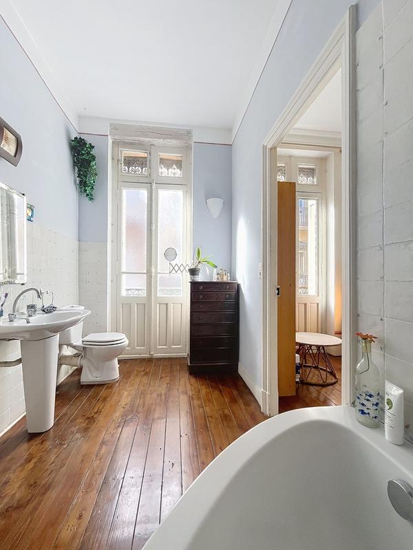 Maison - 216 m² - 9 pièces