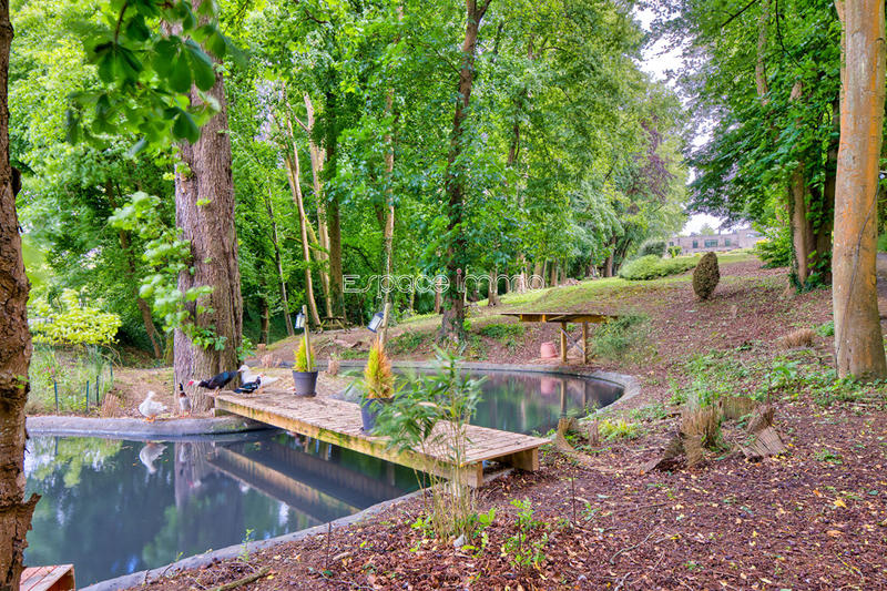 Maison - 630 m² - 8 pièces