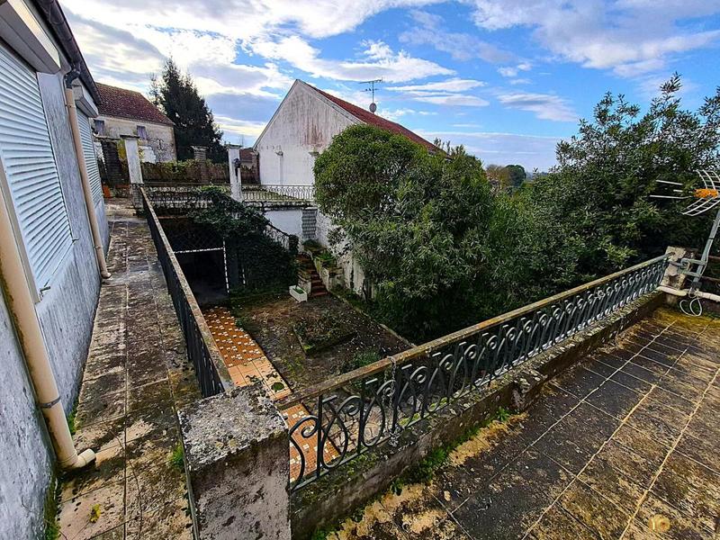 Maison de maîtres - 330 m² - 14 pièces