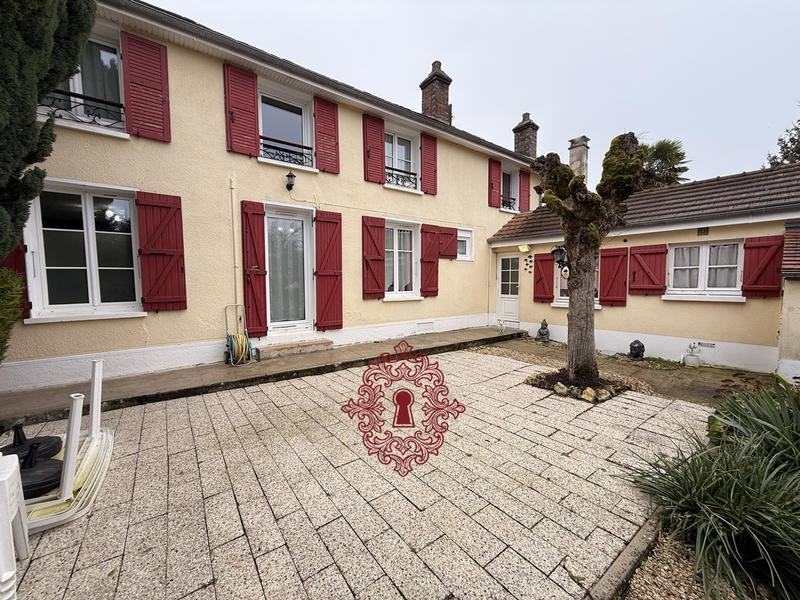 Maison - 95 m² - 5 pièces