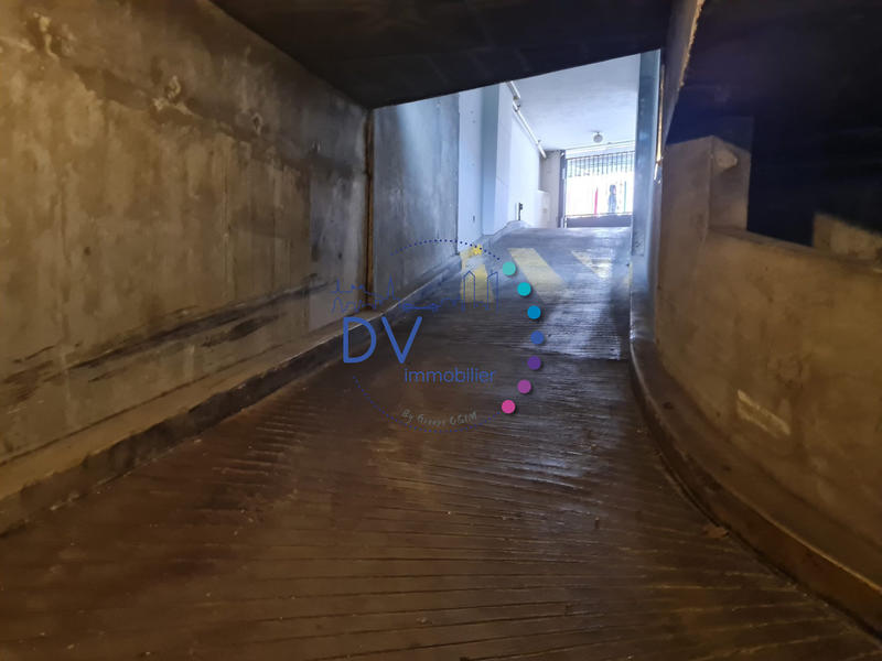 Parking / Garage - 11 m²