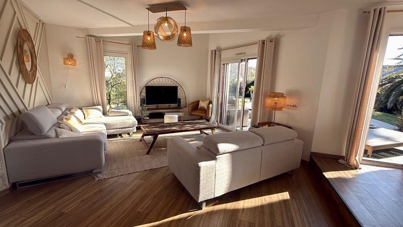 Maison - 200 m² - 10 pièces