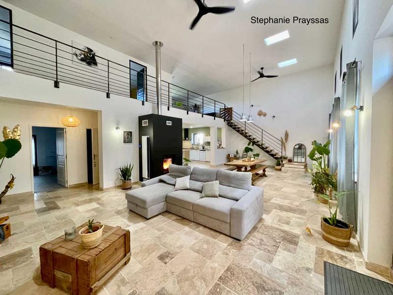 Maison - 300 m² - 5 pièces