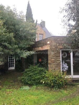 Demeure - 234 m² - 8 pièces