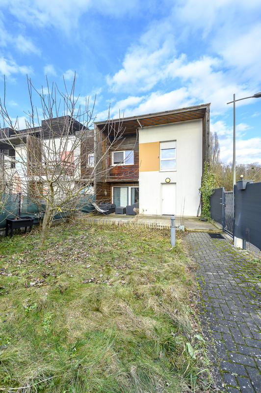 Maison - 94 m² - 5 pièces