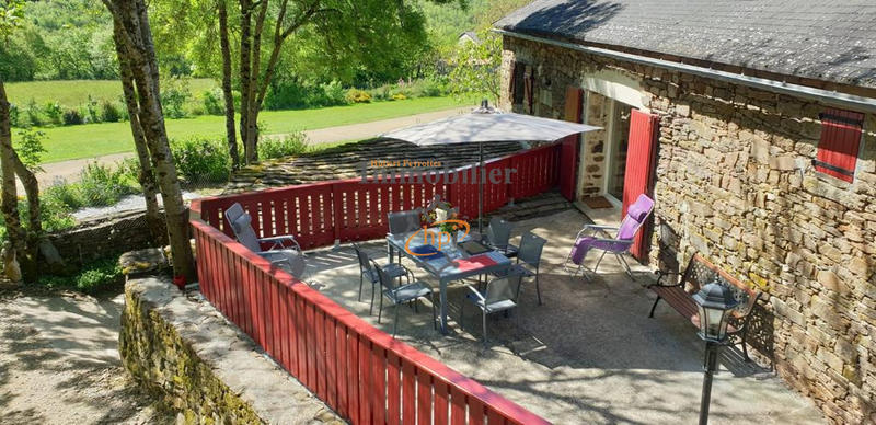 Maison - 233 m² - 8 pièces