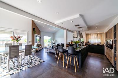 Maison - 250 m² - 4 pièces