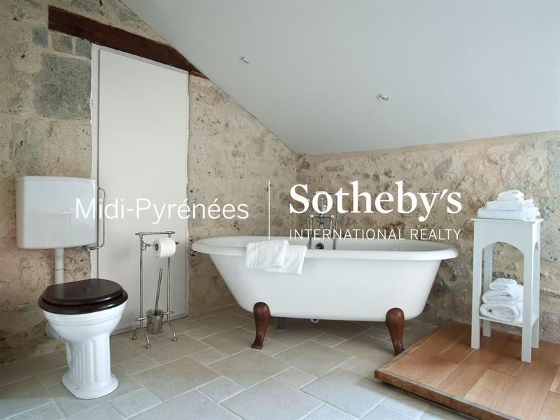 Château - 1 000 m² - 12 pièces