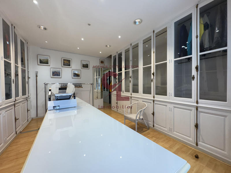 Maison - 270 m² - 6 pièces