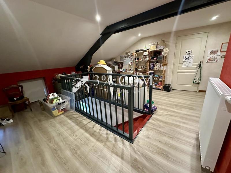 Maison - 210 m² - 10 pièces