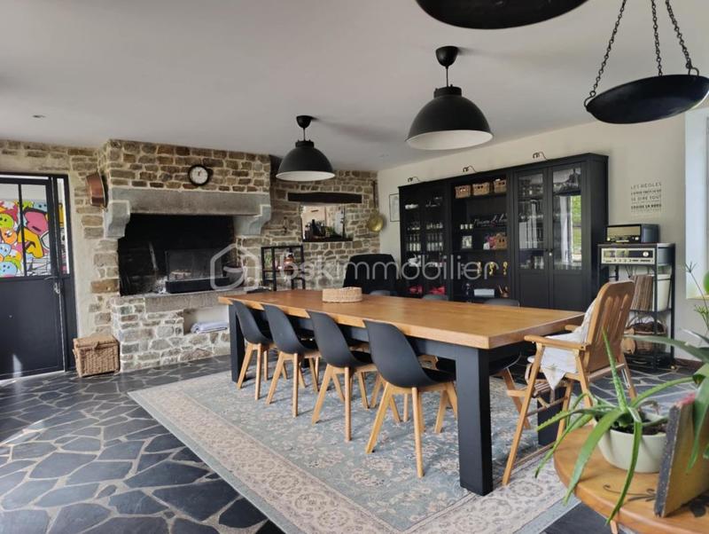 Maison - 242 m² - 10 pièces