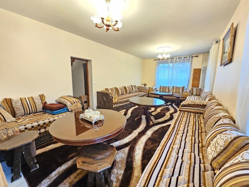 Maison - 270 m² - 15 pièces