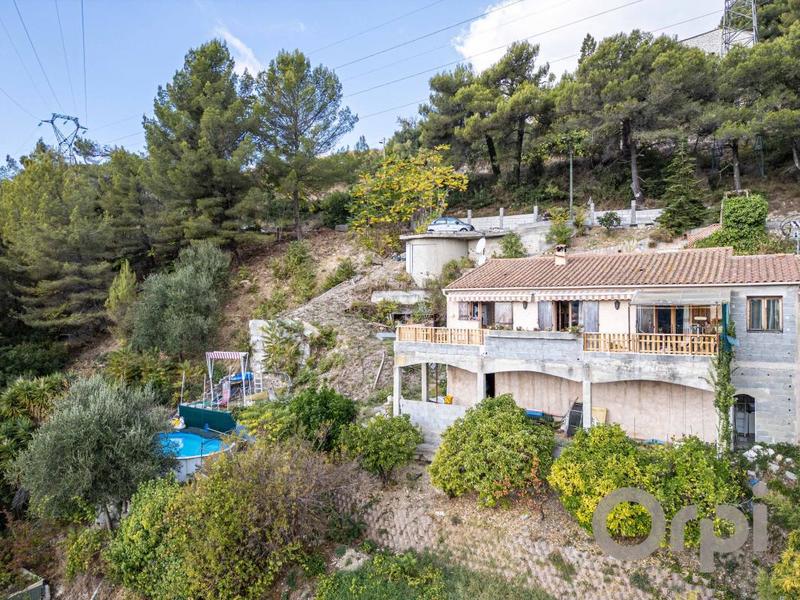 Maison - 94 m² - 4 pièces