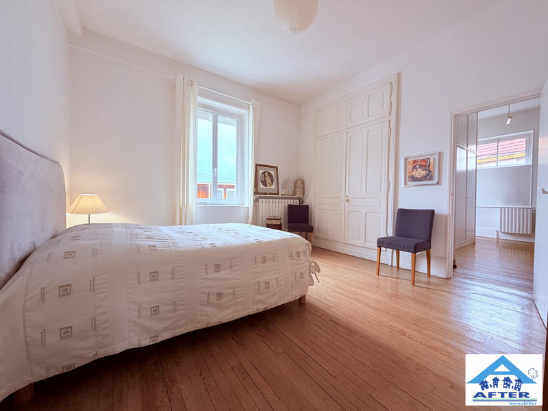 Maison - 220 m² - 7 pièces