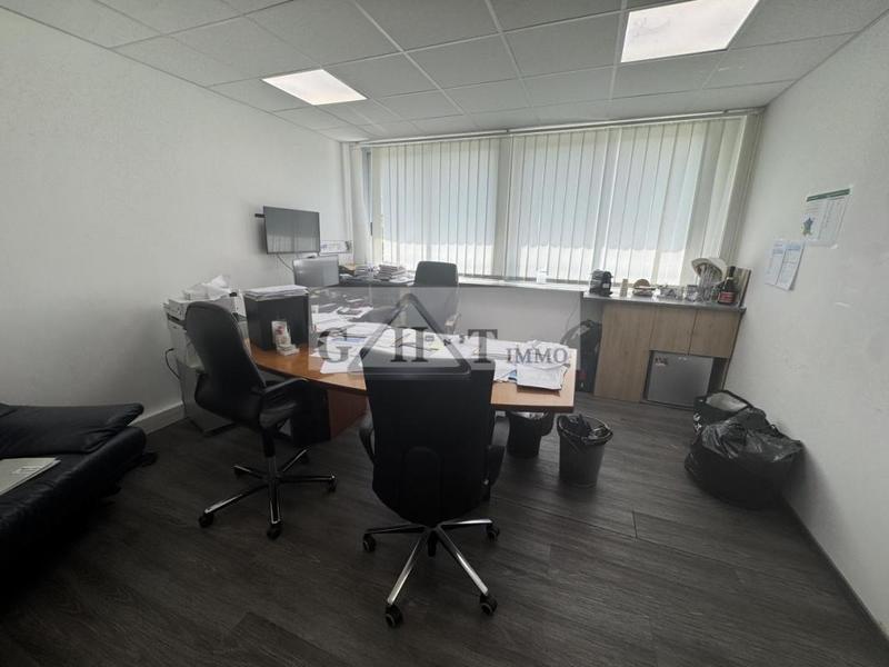 Bureau - 235 m²