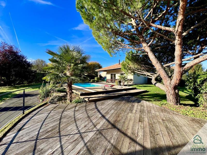 Propriété - 232 m² - 7 pièces