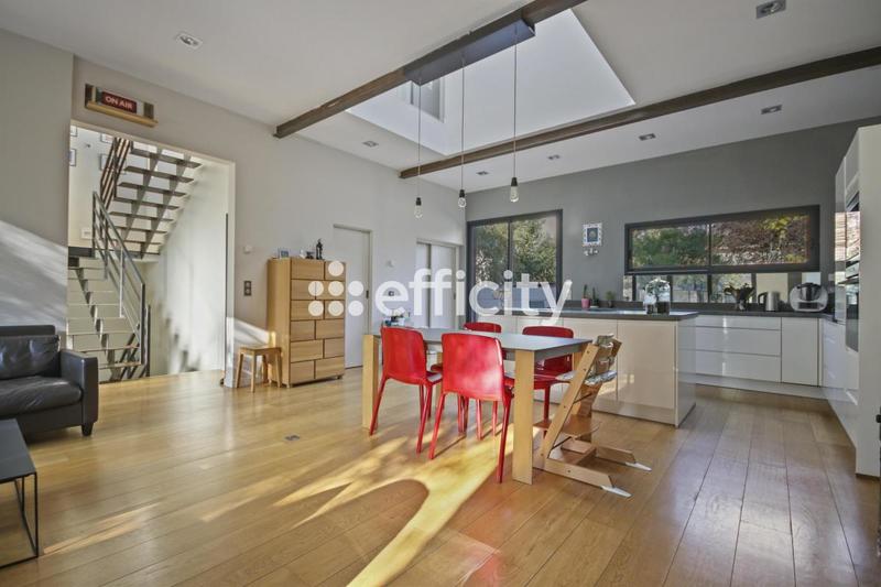 Villa - 145 m² - 6 pièces