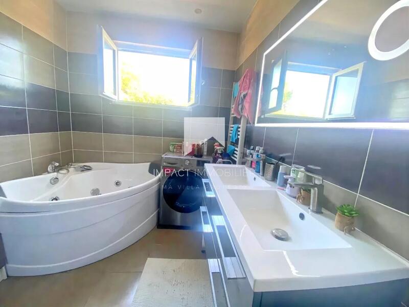 Appartement villa - 100 m² - 5 pièces