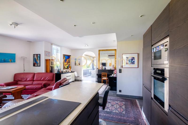 Maison - 230 m² - 8 pièces