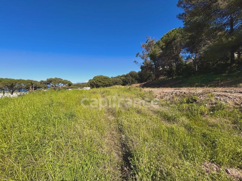 Terrain constructible - 1 378 m²