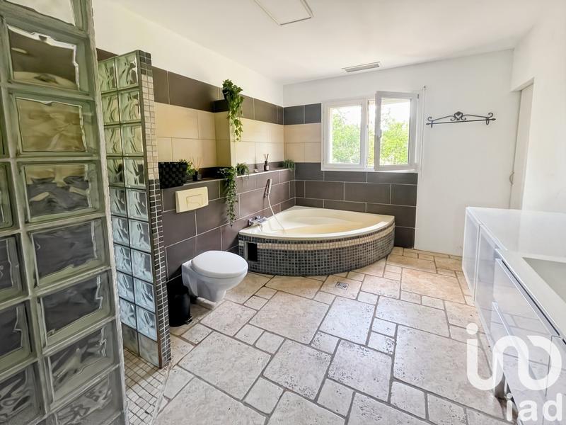 Maison - 227 m² - 7 pièces