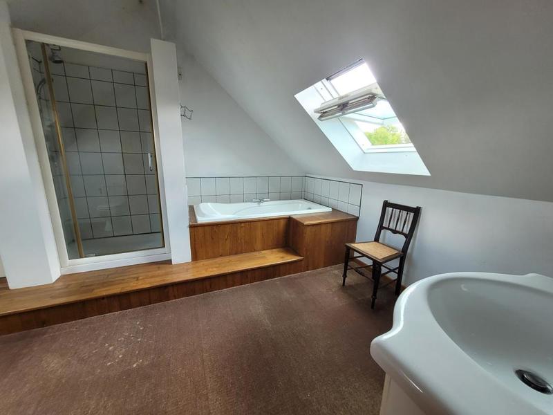 Maison - 222 m² - 12 pièces