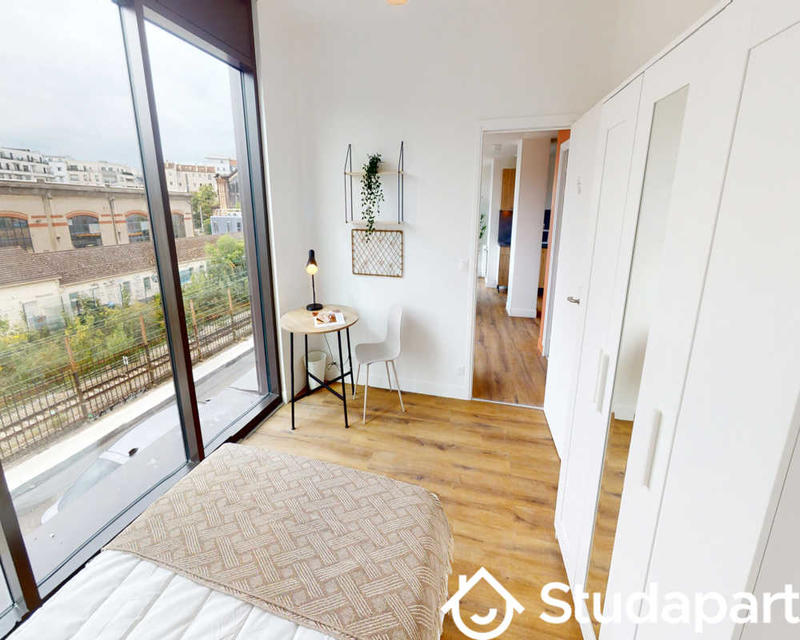 Chambre - 150 m² - 1 pièce