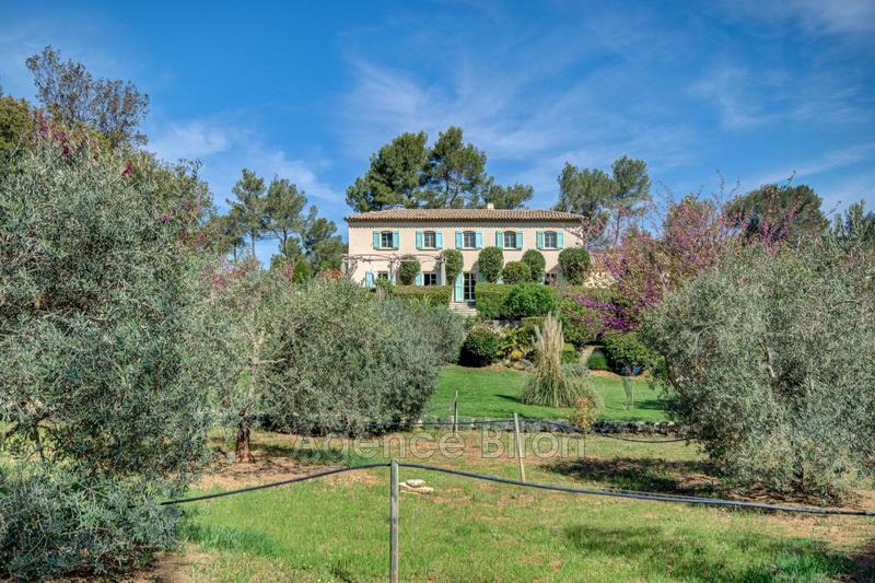 Propriété - 400 m² - 10 pièces