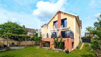 Maison - 251 m² - 9 pièces