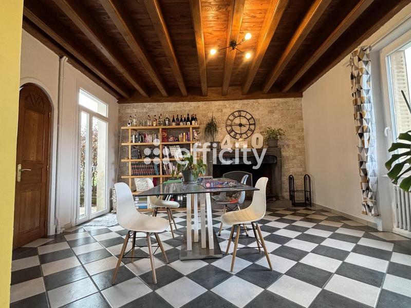 Maison - 270 m² - 11 pièces