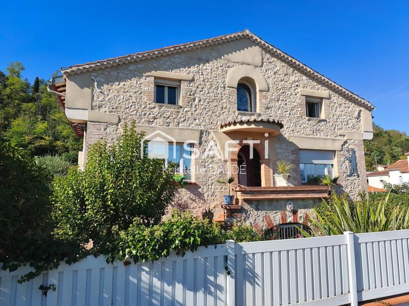 Maison - 240 m² - 8 pièces