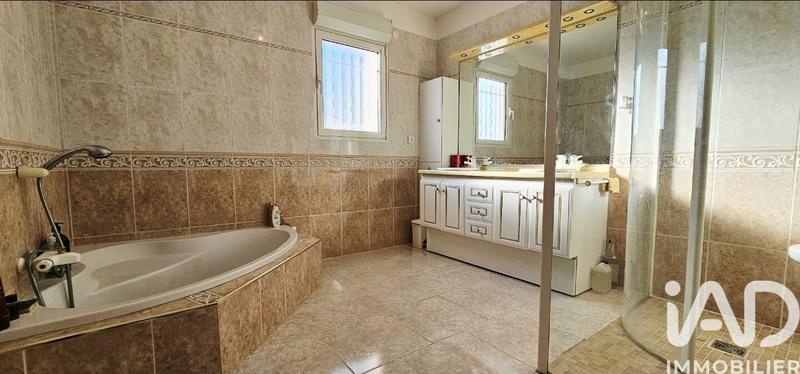 Maison - 250 m² - 7 pièces