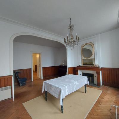 Maison - 222 m² - 8 pièces