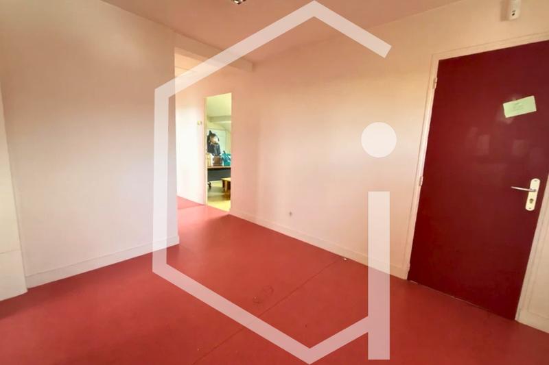 Maison - 325 m² - 18 pièces