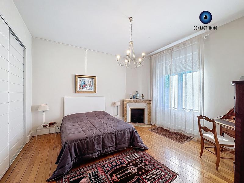 Maison - 224 m² - 8 pièces