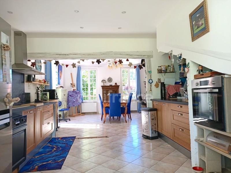Maison - 220 m² - 7 pièces